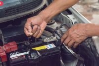 Cara Melepas dan Memasang Aki Mobil yang Benar - Garasi.id Bagaimana Cara Mengganti Aki Mobil Yang Mati