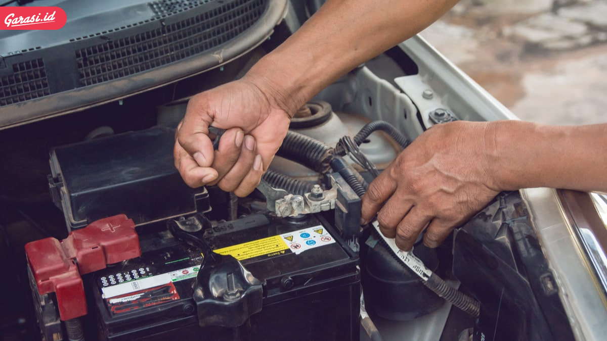 Bagaimana Cara Mengganti Aki Mobil Yang Mati