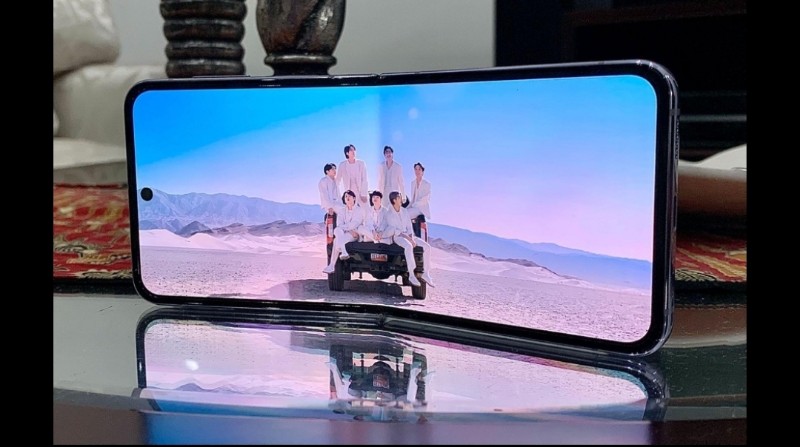 Apakah Smartphone Lipat Lebih Praktis Dalam Penggunaan Sehari-Hari